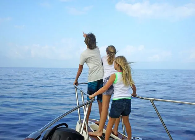 Family enjoying an ocean outing from the bow of a Kona fishing charter boat