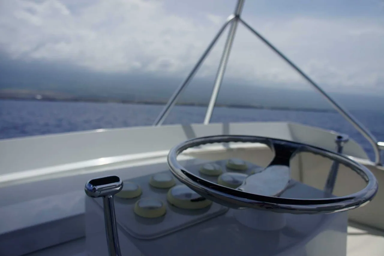 Marlin Grando: a close up of a steering wheel on a boat