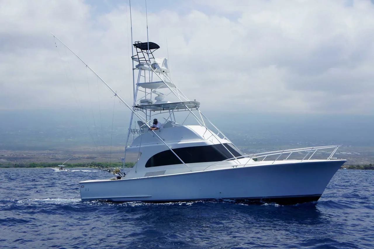 Miss Mojo 41’ G&S charter boat at sea off Kona