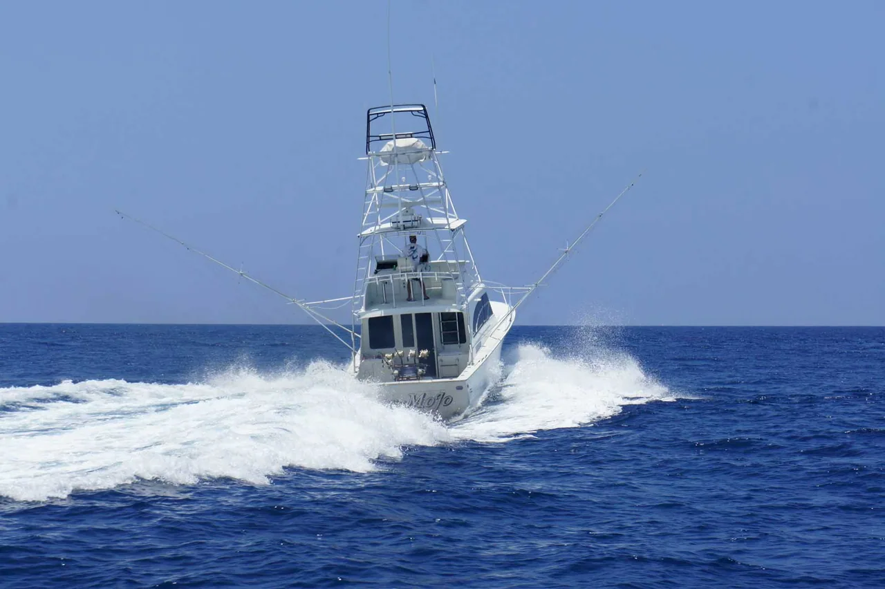 Miss Mojo 41’ G&S charter boat at sea off Kona
